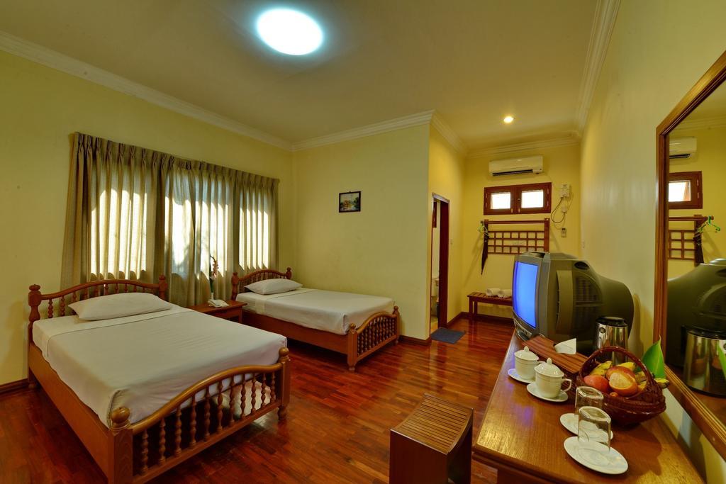 Win Unity Resort Hotel Monywa Room photo