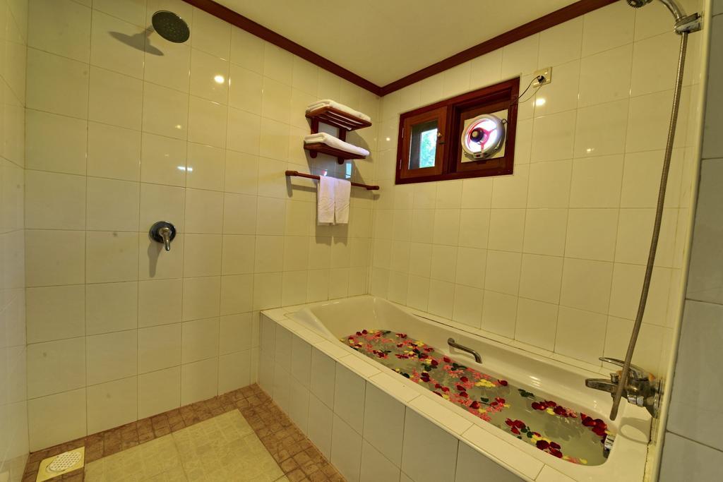 Win Unity Resort Hotel Monywa Room photo
